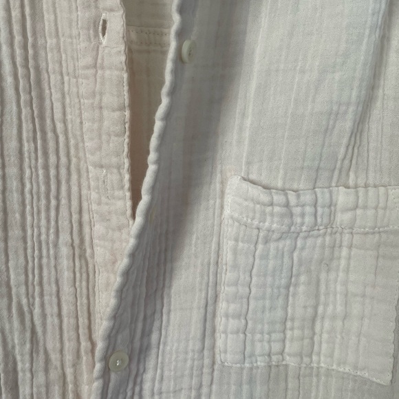 American Eagle
Cover up
Small
Accidentally light pink (washed whites and red) - Picture 3 of 4